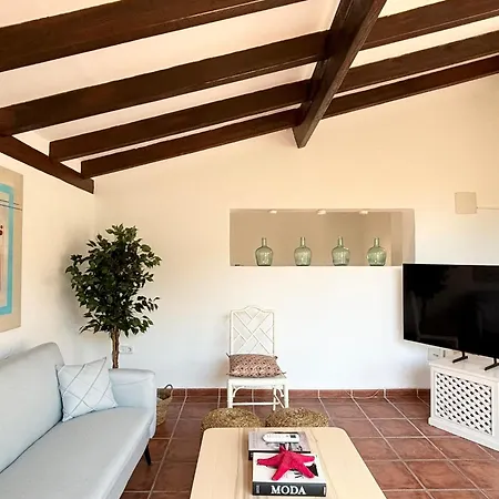 Chalet Las Acacias, *
